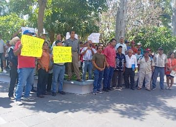 Protestan pescadores por presunta contaminación en altamar; exigen apoyo del gobierno federal