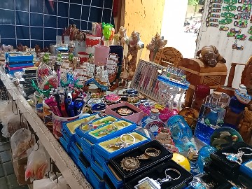 Comerciantes piden se refuerce vigilancia en área de artesanías