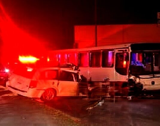 Muere persona al parecer en un aparatoso accidente vial