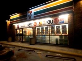 Ratero amaga a empleados de tienda para robarla y llevarse el dinero