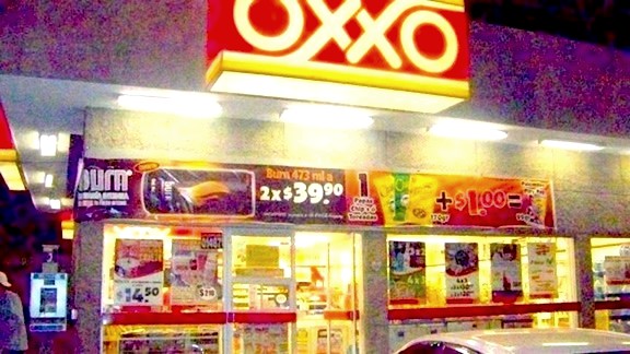 Ratero amaga a empleados para asaltar tienda