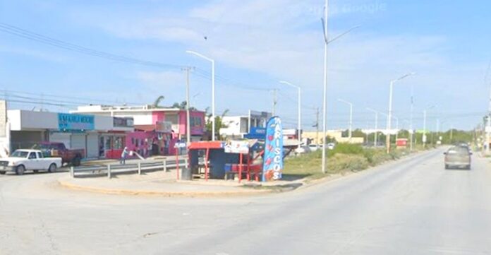 Ratero asalta a comercio llevándose el dinero y mercancía