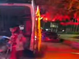 Unidad medica auxilia a persona lesionada y es hospitalizada