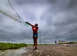 La tormenta tropical Bertha avanza hacia Texas tras tocar tierra en Luisiana hace