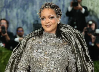 Rihanna regresa por sorpresa a los escenarios junto a Jay-Z tras años de ausencia