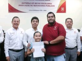 Entregan becas a hijas e hijos de trabajadores de ITAVU