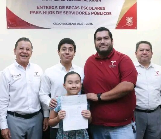 Entregan becas a hijas e hijos de trabajadores de ITAVU