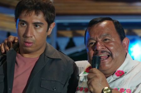 Carlos Santos estrena Loco México Mágico: La comedia irreverente que se burla de los gringos