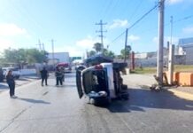 Aparatoso accidente deja cuantiosos daños materiales