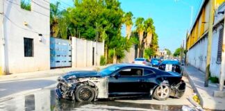 Aparatoso accidente deja daños materiales y obstrucción vehicular