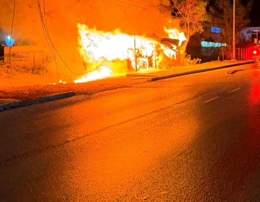 Bomberos sofocan incendio que dejo daños y contaminación