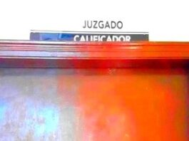 Detienen a sujeto por molestar a su familia