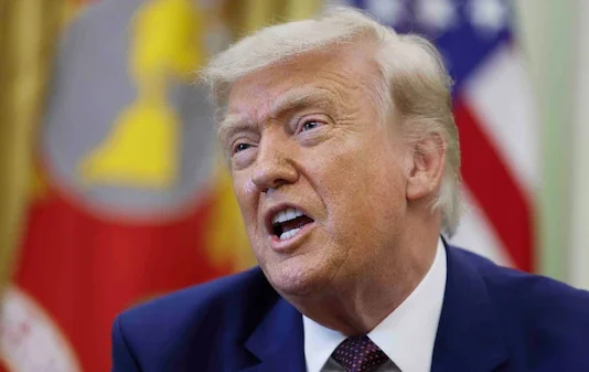 Trump amenaza con atacar a Omán si se entromete en diálogo con Irán: ‘Los bombardearemos sin piedad’