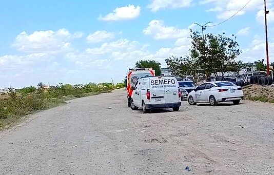 Hallan al parecer dos personas en una unidad sin vida
