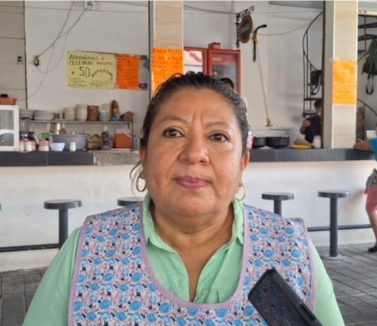 Retiran líneas del área gastronómica del mercado tras diálogo con locatarios