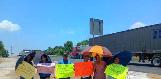 Bloquean Libramiento Poniente habitantes de la Fernando San Pedro; piden a CAPUFE que no le cierre el acceso a su colonia