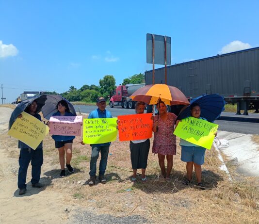 Bloquean Libramiento Poniente habitantes de la Fernando San Pedro; piden a CAPUFE que no le cierre el acceso a su colonia