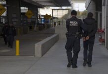 Detienen a fugitivo en puente internacional; era buscado por Laredo Crime Stoppers