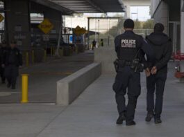 Detienen a fugitivo en puente internacional; era buscado por Laredo Crime Stoppers