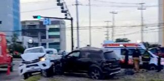 Se impactan unidades y dejan daños materiales