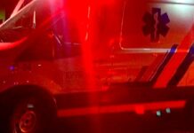 Unidad medica auxilia a persona lesionada por atropellamiento