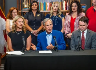 Visas H-1B en Texas: Abbott no quiere docentes extranjeros en las escuelas públicas