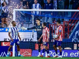 Chivas perdona a Pachuca y un error infantil le cuesta la victoria