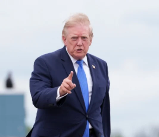 Trump revive artículo de hace cinco meses con críticas a Sheinbaum y México