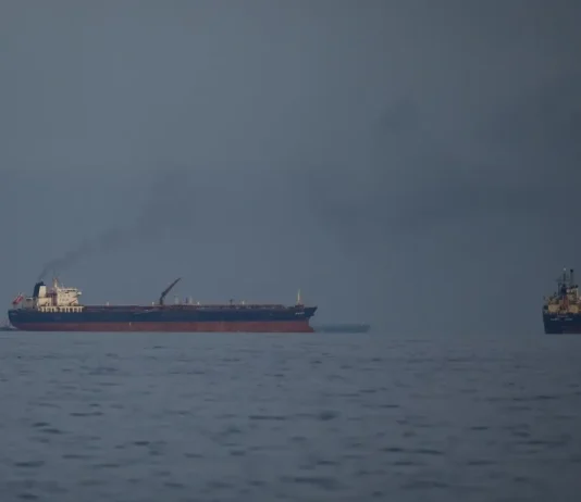 EU ataca lanzacohetes iraníes en el estrecho de Ormuz; su primera acción militar en semanas