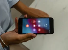 ¿Te llaman y nadie responde? Así pueden usar tu voz para intentar estafarte con IA