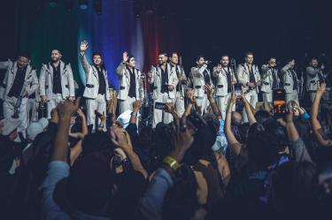 ¡Cayó la ley! Policía británica detiene concierto callejero de Banda El Recodo en Londres
