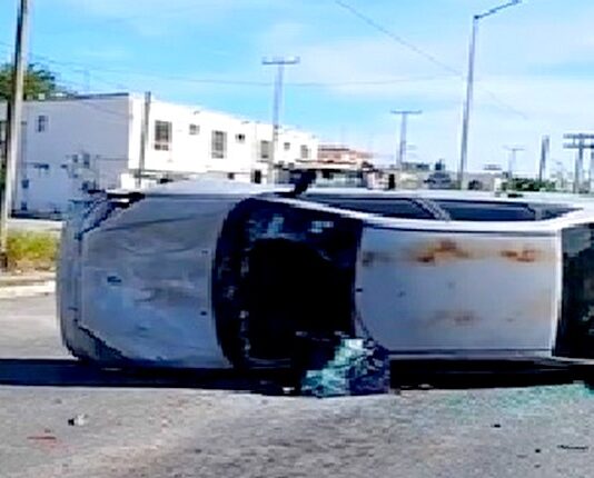 Accidente vial deja lesionados y daños en boulevard Oriente