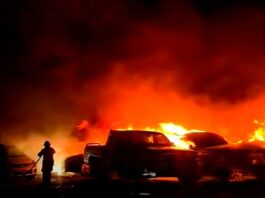 Arde yonke con unidades y deja cuantiosos daños materiales
