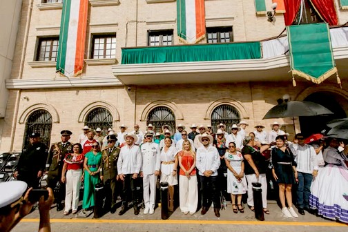 Beto Granados encabeza desfile Cívico Militar por el 216 aniversario de la Independencia de México