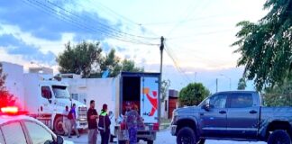 Chocan unidades y dejan daños materiales en apartada colonia