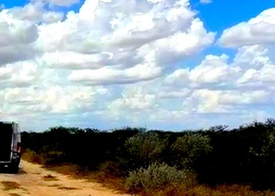Hallan más lo que se presume sean restos óseos de humano en brecha