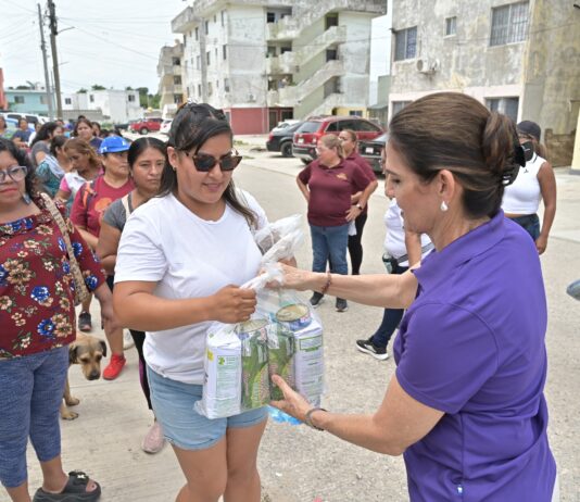 Atiende DIF Tampico con paquetes alimentarios a familias de la colonia Luis Donaldo Colosio