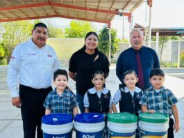 Pone Carlos De Anda ‘granito de arena’ por escuelas de Nuevo Laredo