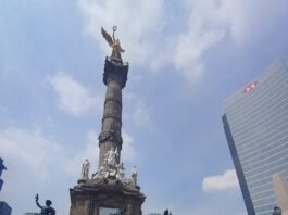 Conmemoran el 197 aniversario de la Victoria de Tampico de 1829 en el Ángel de la Independencia