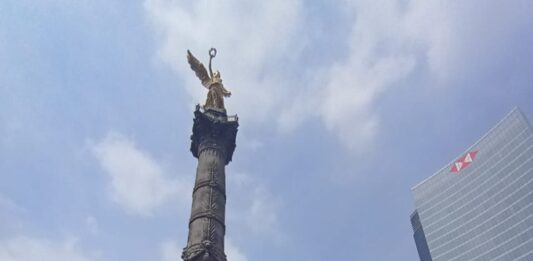 Conmemoran el 197 aniversario de la Victoria de Tampico de 1829 en el Ángel de la Independencia