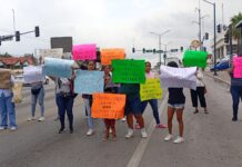 Bloquean la avenida Hidalgo frente a la nueva tienda de Chedraui para exigir justicia para Gonzalo