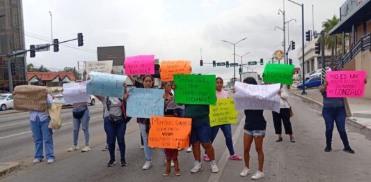 Bloquean la avenida Hidalgo frente a la nueva tienda de Chedraui para exigir justicia para Gonzalo