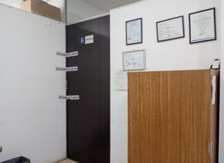 Sigue clausurada la Dirección del Centro de Salud de Tampico, pero esto no ha impedido que trabajen