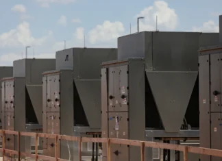 Texas bloquea todos los permisos para centros de datos mientras audita su impacto en la red eléctrica y el agua