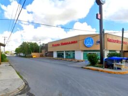 Ratero amaga a empleados de tienda para asaltar tienda y robarse el dinero