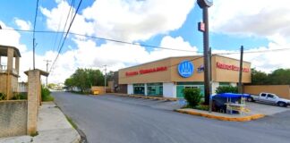 Ratero amaga a empleados de tienda para asaltar tienda y robarse el dinero