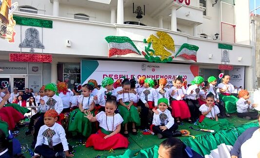 Realizan desfile cívico y militar con motivo del día de la Independencia