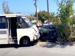 Se impactan unidades en la Longoria y dejan daños materiales