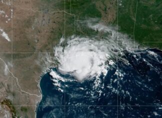 Emergencia por inundaciones en Texas: Edouard descarga más de 50 cm de lluvia y sigue lloviendo