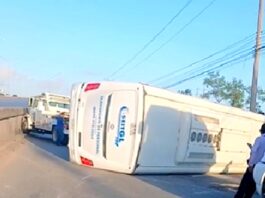Vuelca unidad del transporte en carretera Río Bravo-Reynosa